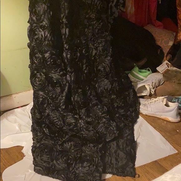 Beautiful black prom gown.  Worn once. Size 6/8 - Picture 5 of 5
